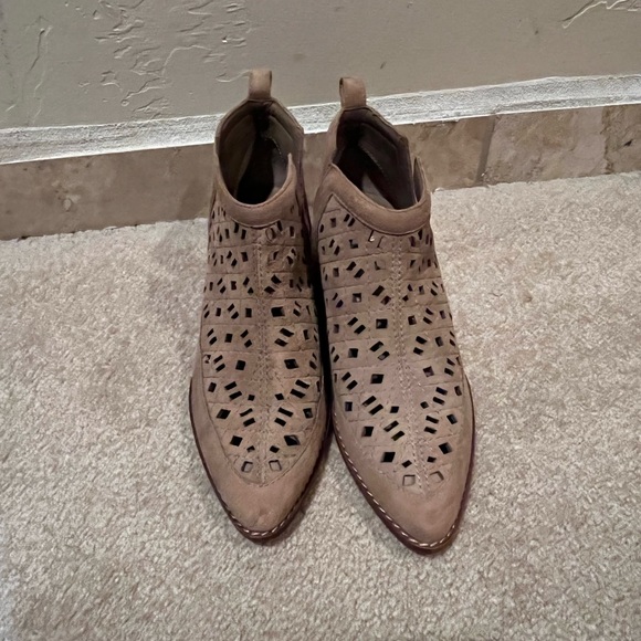 Tan suede Ankle booties, - Picture 2 of 3
